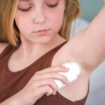 Addio deodoranti chimici: con 3 ingredienti ottieni un rimedio naturale infallibile