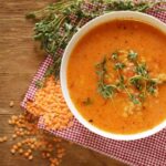 La zuppa che riduce l’infiammazione e fa dormire profondamente (anche dopo palestra)