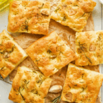 Le focaccine senza lievitazione pronte in 10 minuti che piacciono a tutti: scopri il segreto della cottura in padella