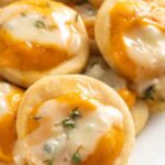 Zucca, gorgonzola e miele: l’abbinamento che rende queste pizzette irresistibili (la ricette di Ludovica Gargari)