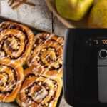 Questa ricetta in friggitrice ad aria con pochi ingredienti (mele e cioccolato), unisce un risultato sorprendente (pronta in pochi minuti)