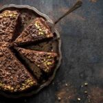 Solo 5 ingredienti e niente farina: la torta al cioccolato che tutti stanno provando