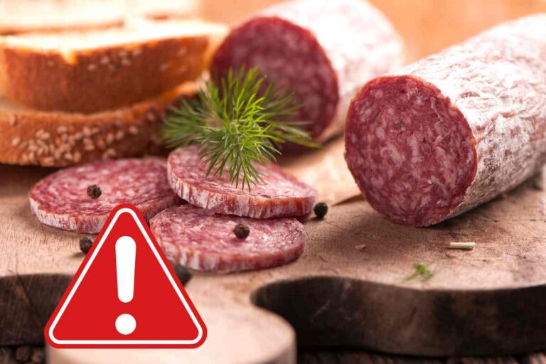 Allerta alimentare, nuovi lotti di salame finiscono sotto richiamo per rischio microbiologico